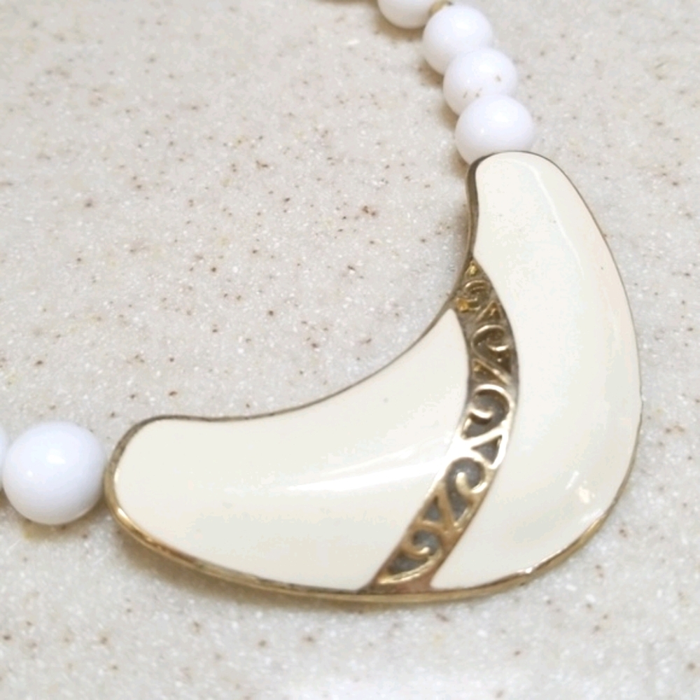 Vintage Mid Century Beaded Pendant Necklace Gold Tone - Picture 6 of 8